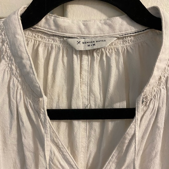 🎉5/$30 - Denver Hayes V-neck blouse - Picture 2 of 4